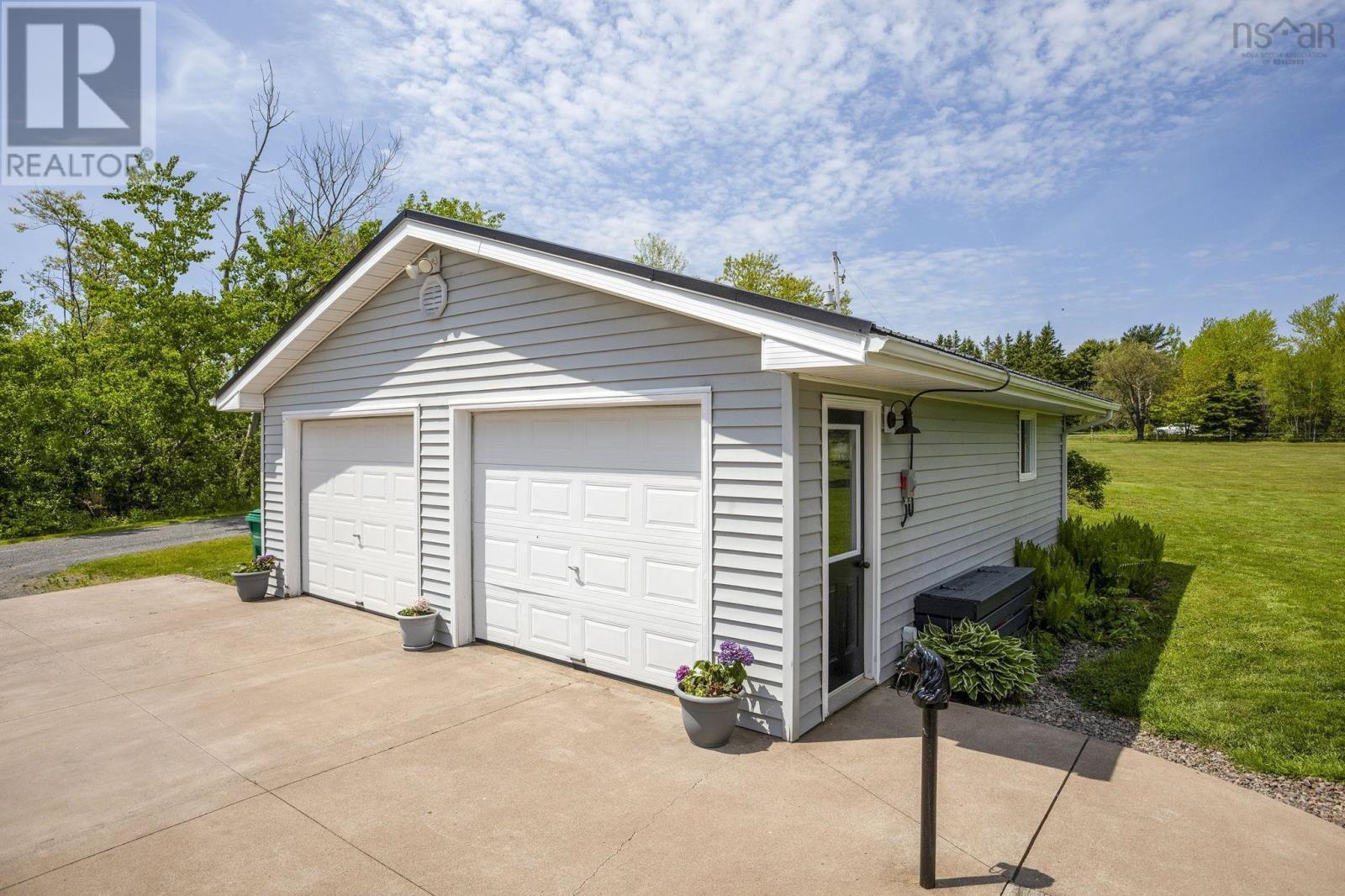 19 Sandy Cove Lane Property Photo 4