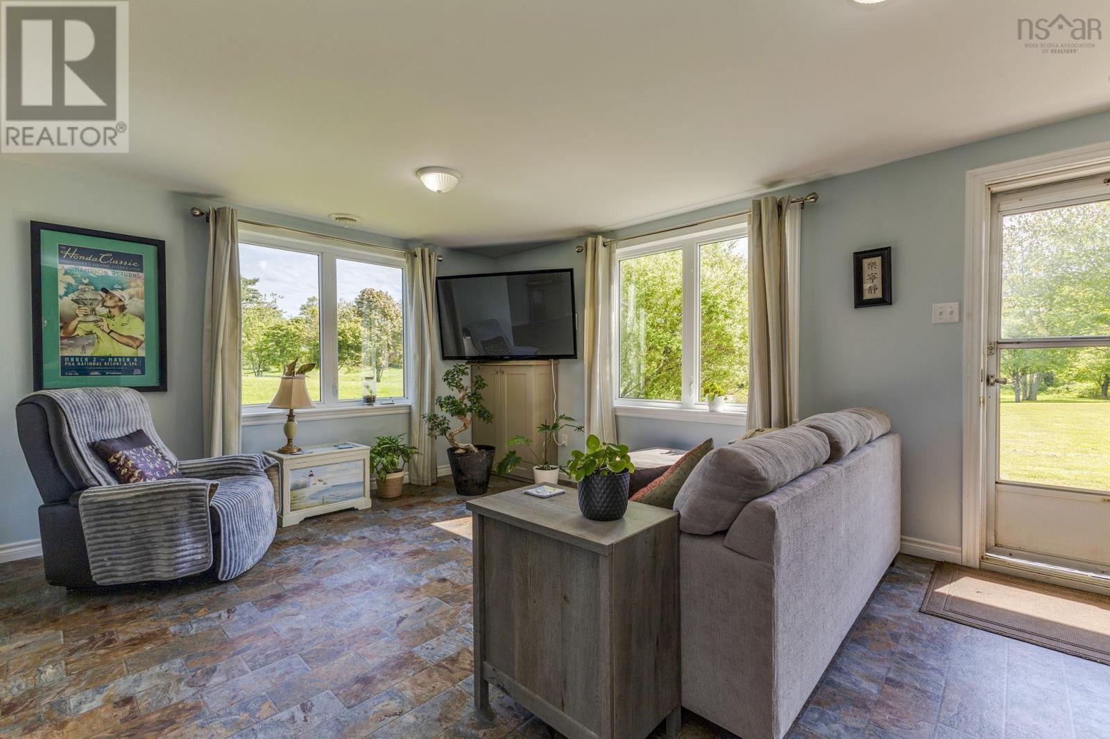 19 Sandy Cove Lane Property Photo 6