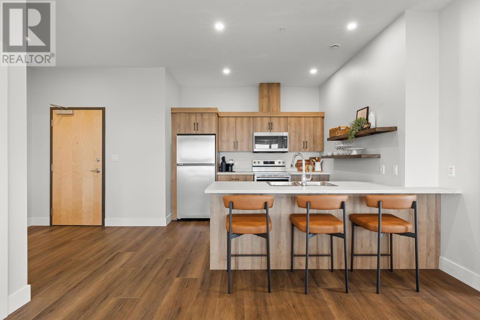 The Emerald 25 Capital Drive Property Photo 11
