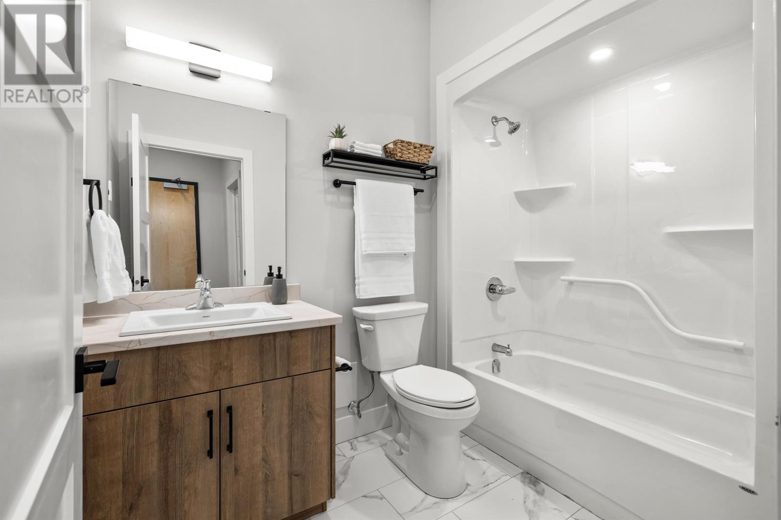 The Emerald 25 Capital Drive Property Photo 36