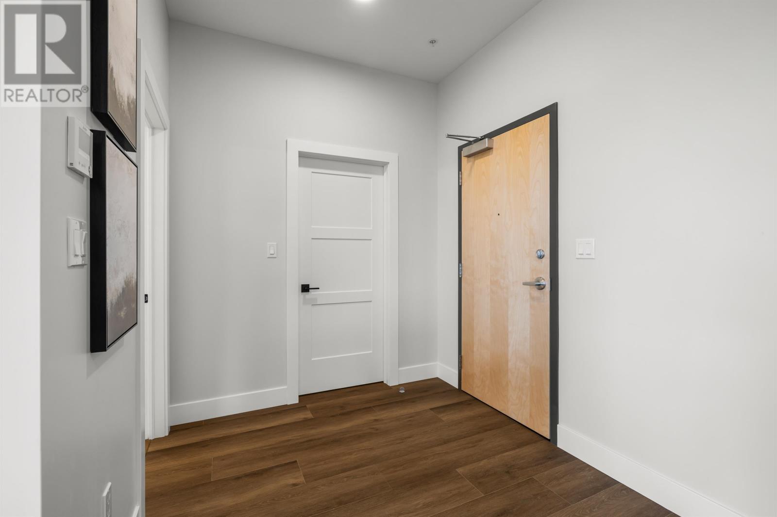 The Emerald 25 Capital Drive Property Photo 37