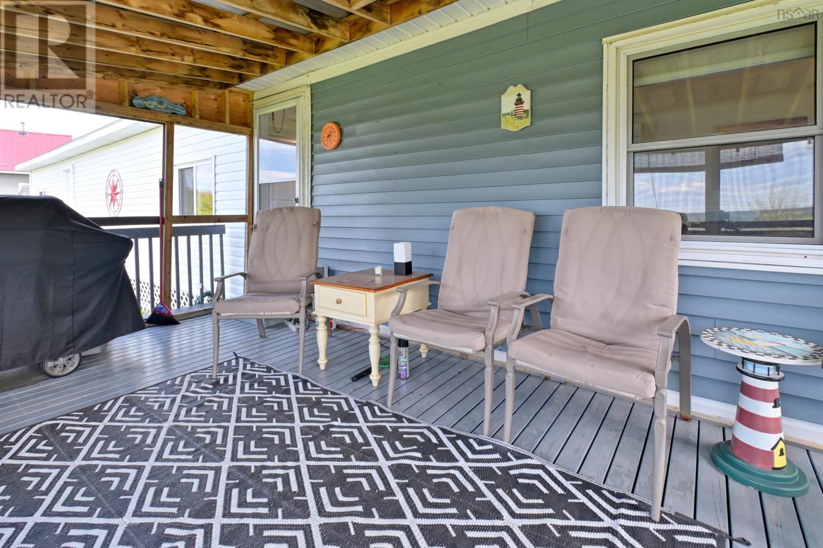 2952 Highway 395 Property Photo 5