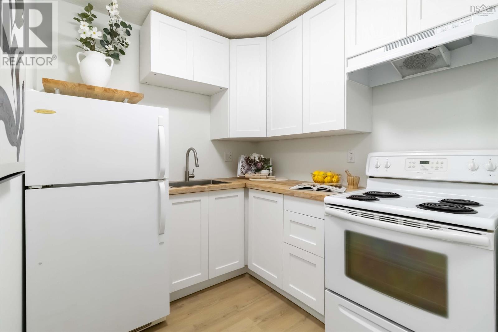 1105 5572 North Ridge Road Property Photo 13