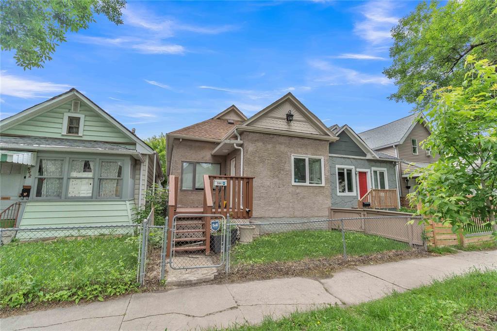 544 Toronto Street Property Photo 1