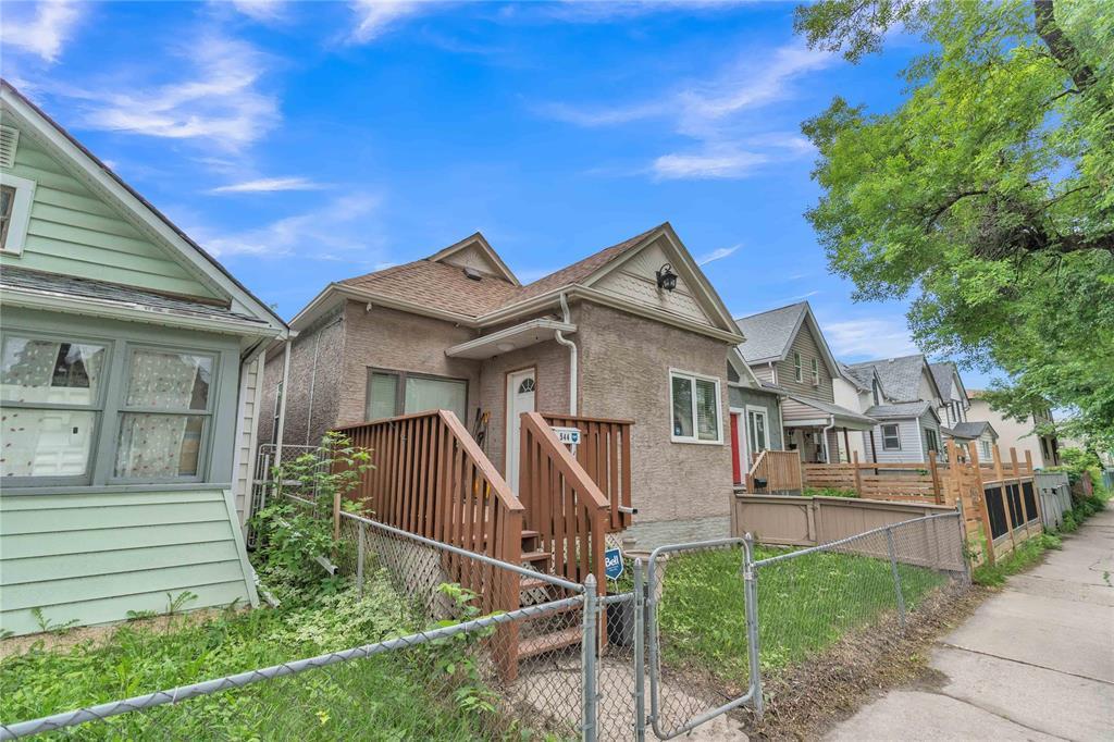 544 Toronto Street Property Photo 2