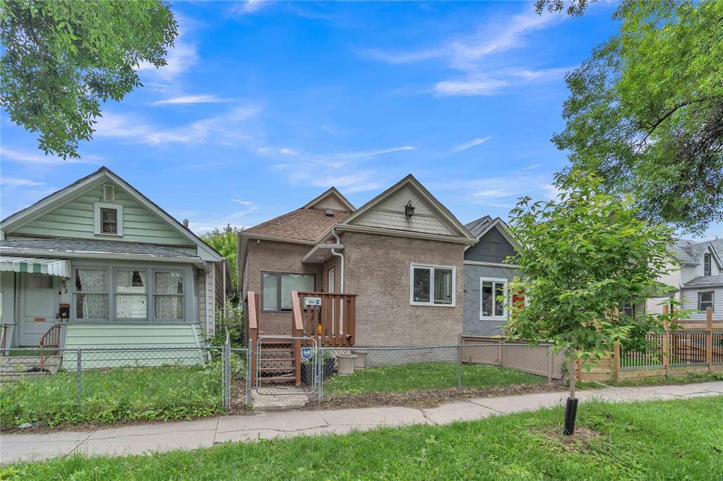 544 Toronto Street Property Photo 3