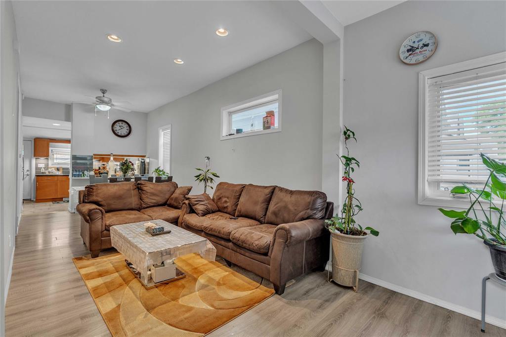 544 Toronto Street Property Photo 5