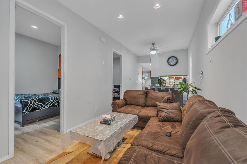 544 Toronto Street Property Photo 6