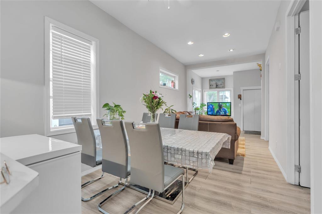 544 Toronto Street Property Photo 8
