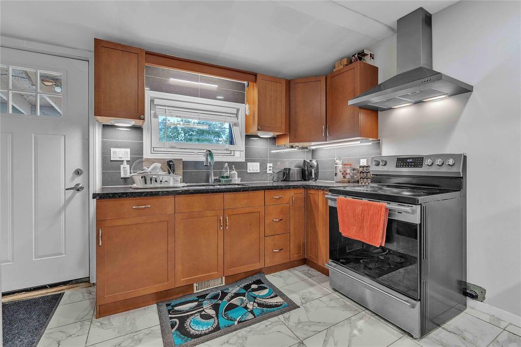 544 Toronto Street Property Photo 10