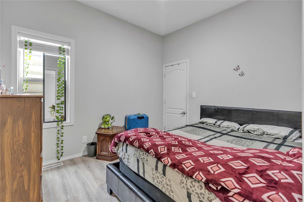 544 Toronto Street Property Photo 13