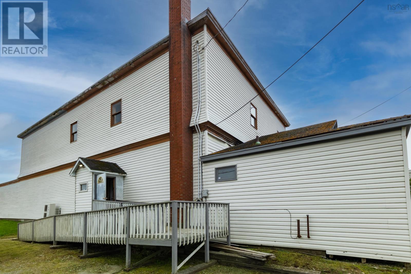 960 Highway 1 Property Photo 6
