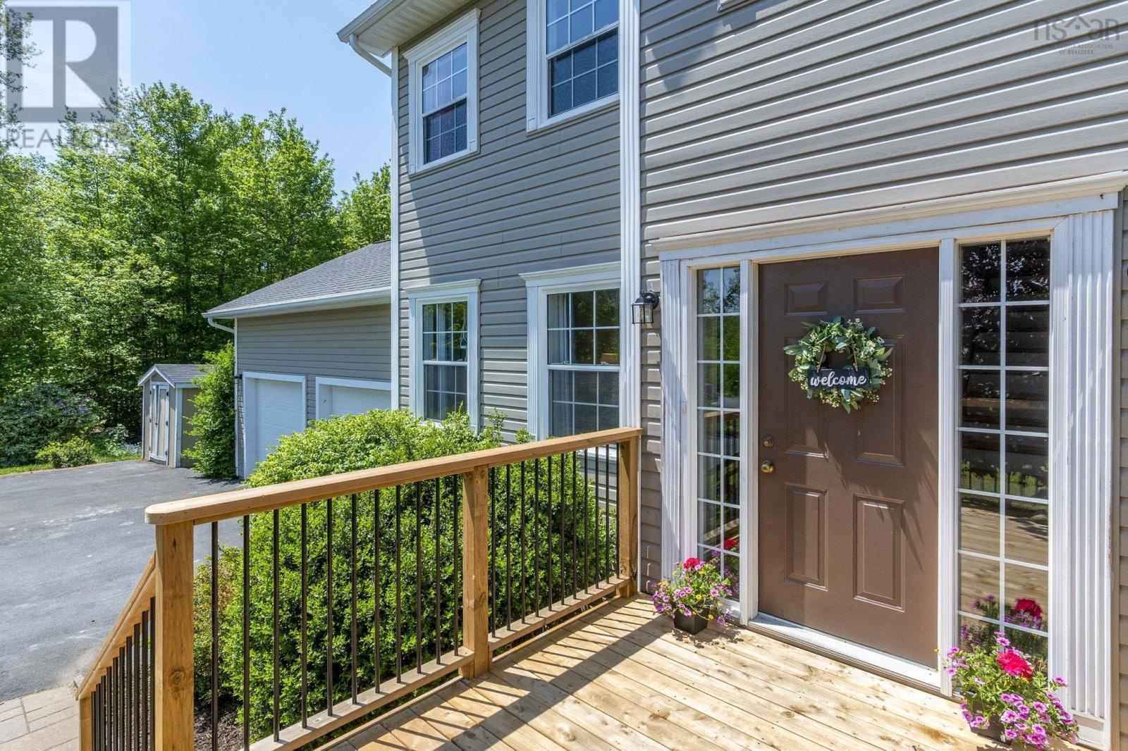 980 White Hills Run Property Photo 2