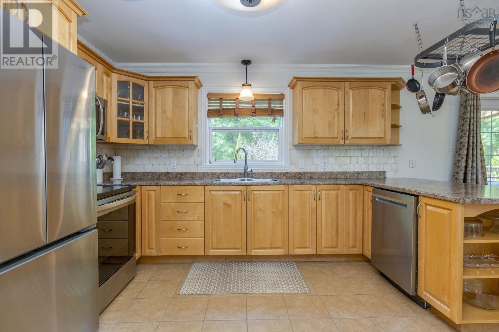 980 White Hills Run Property Photo 11