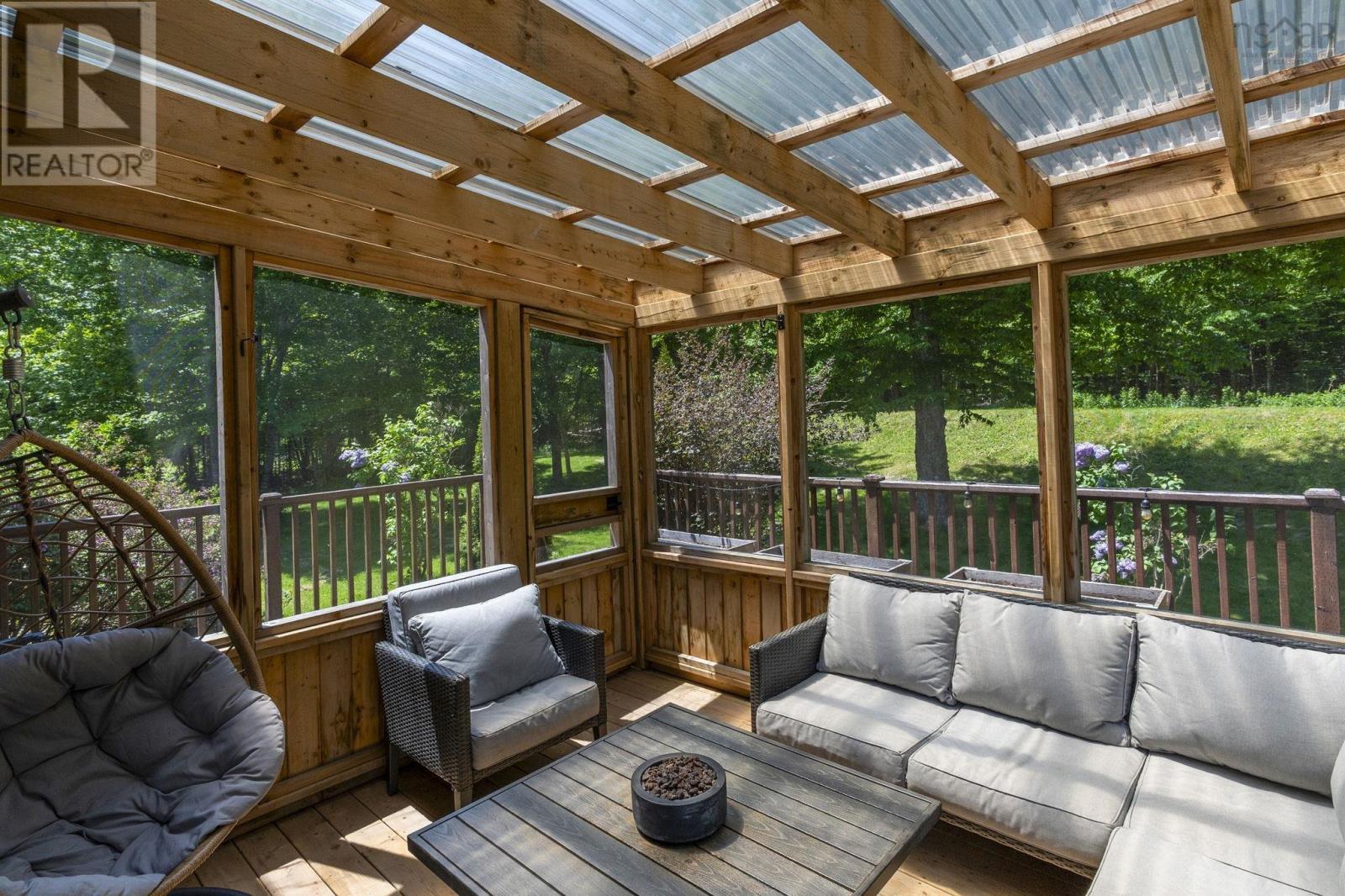 980 White Hills Run Property Photo 33