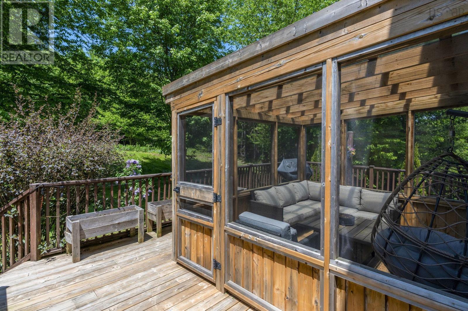 980 White Hills Run Property Photo 34