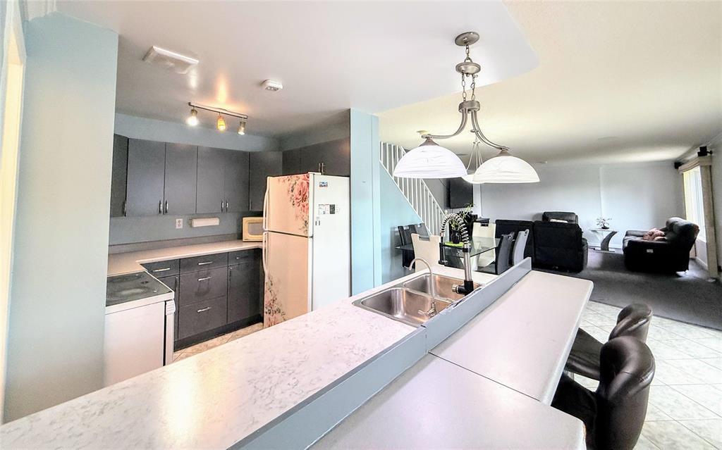 341 Lily Street Property Photo 3