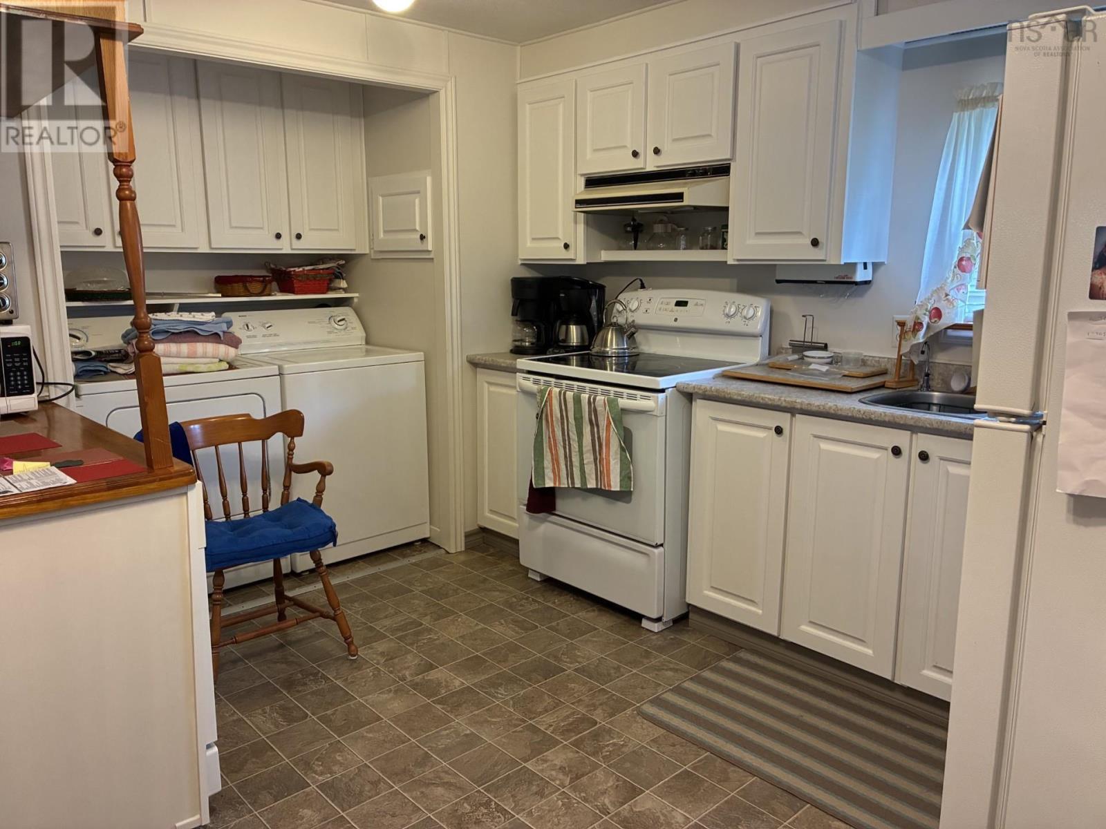 178 Twining Property Photo 6