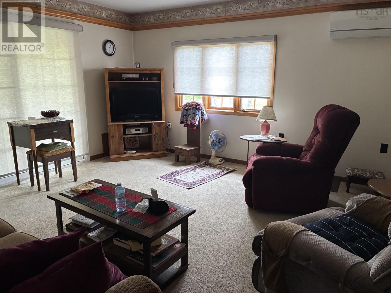178 Twining Property Photo 9