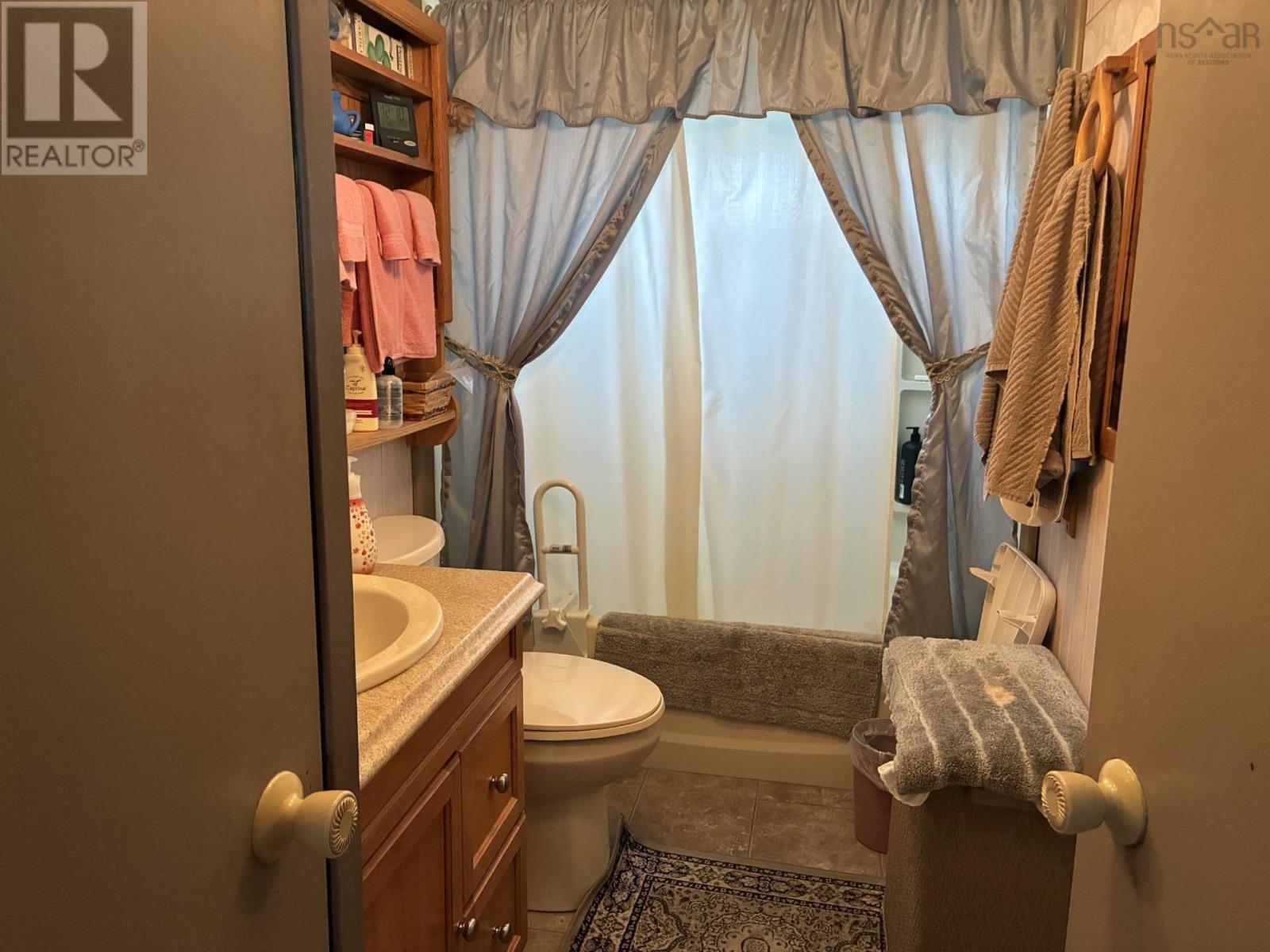 178 Twining Property Photo 13