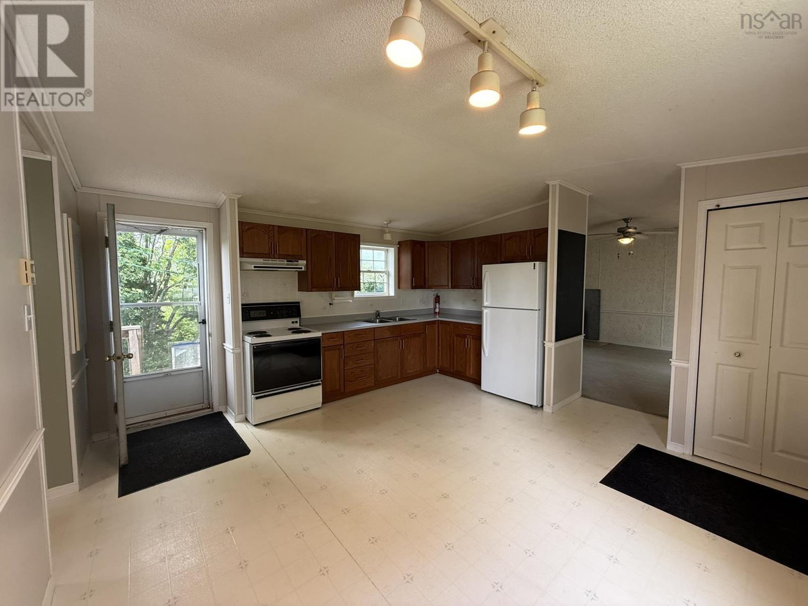 1061 Mountain Road Property Photo 2