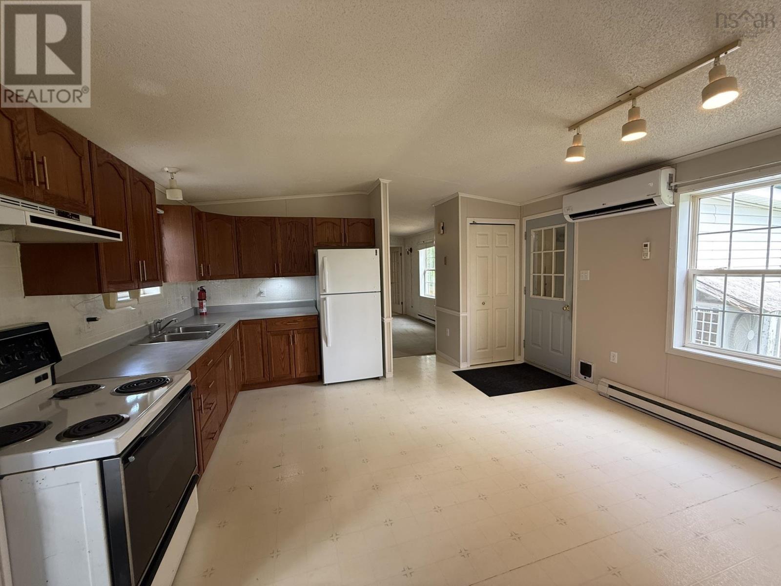 1061 Mountain Road Property Photo 5