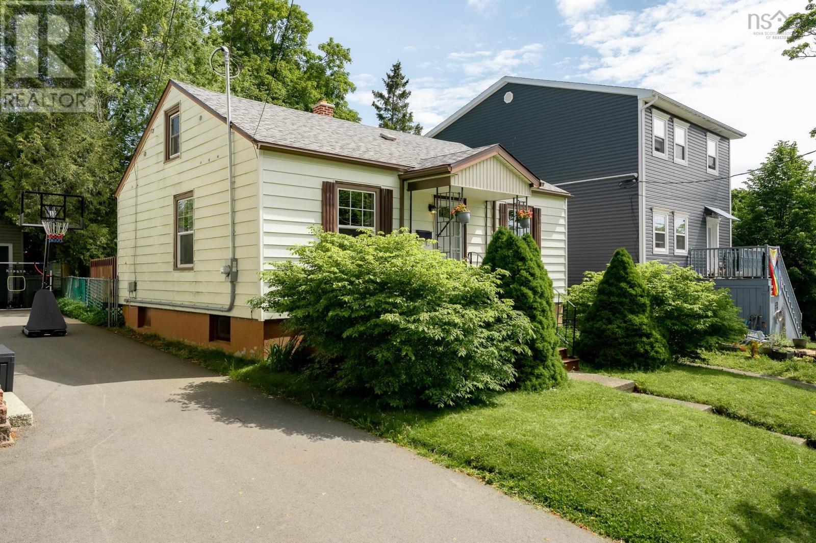 6474 Roslyn Road Property Photo 2