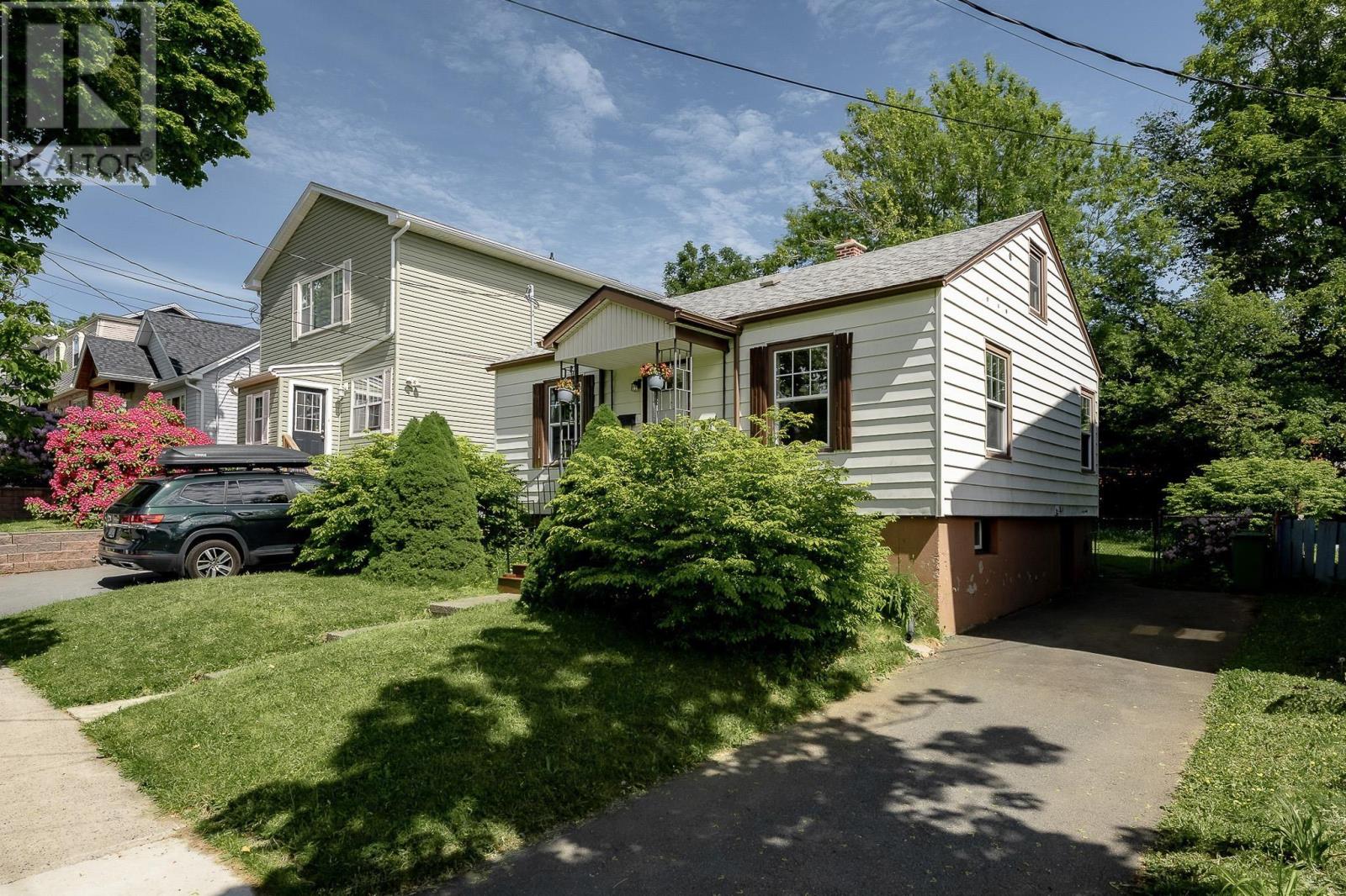 6474 Roslyn Road Property Photo 3