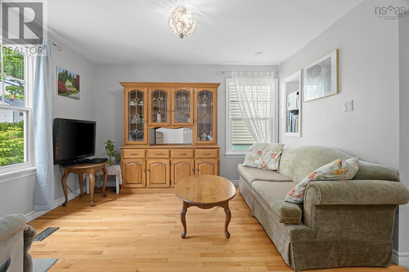 6474 Roslyn Road Property Photo 5