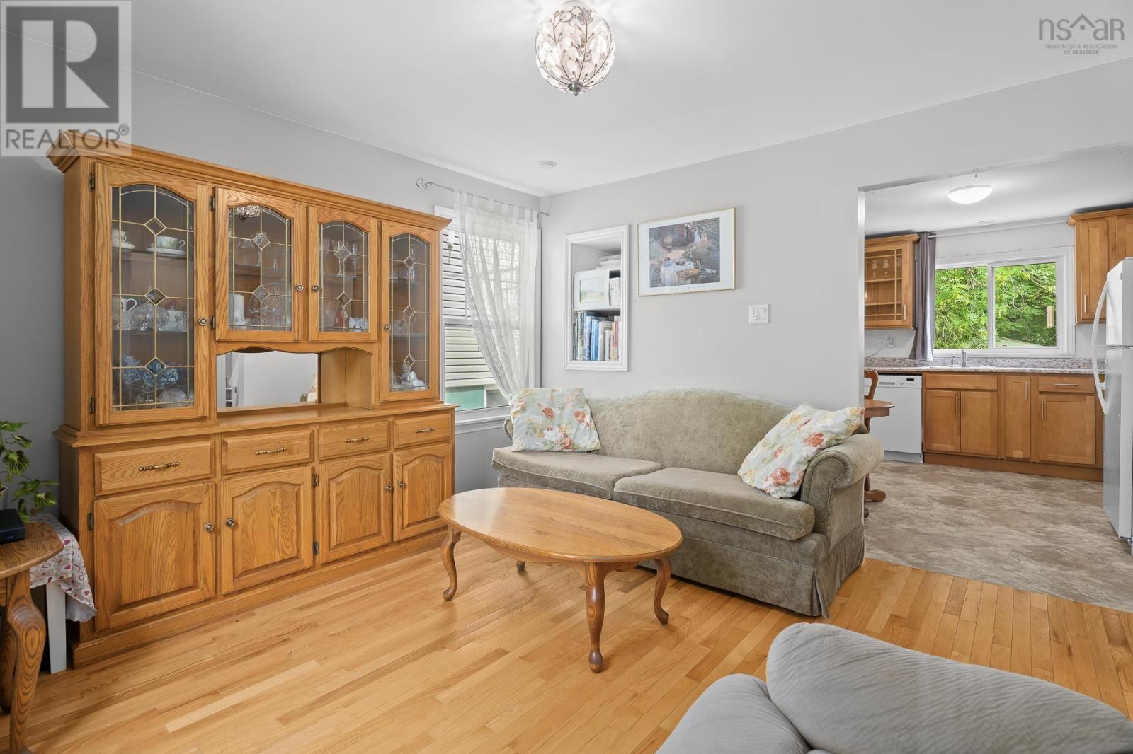 6474 Roslyn Road Property Photo 6