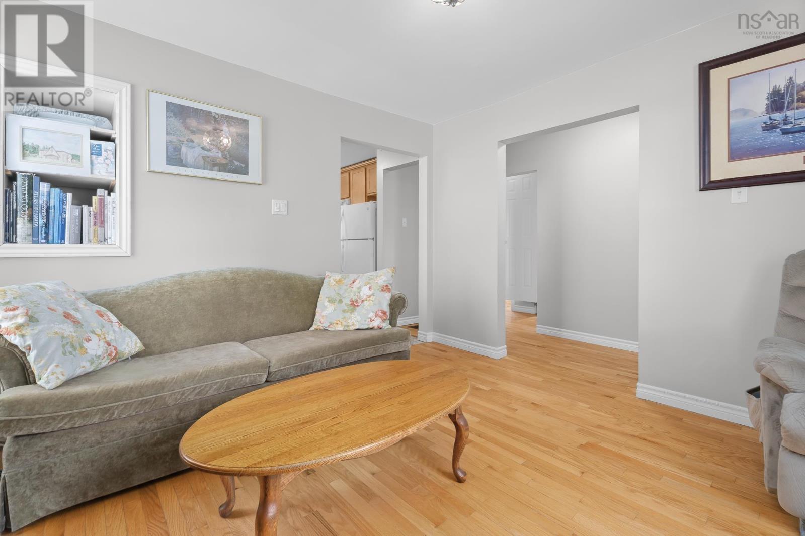 6474 Roslyn Road Property Photo 7