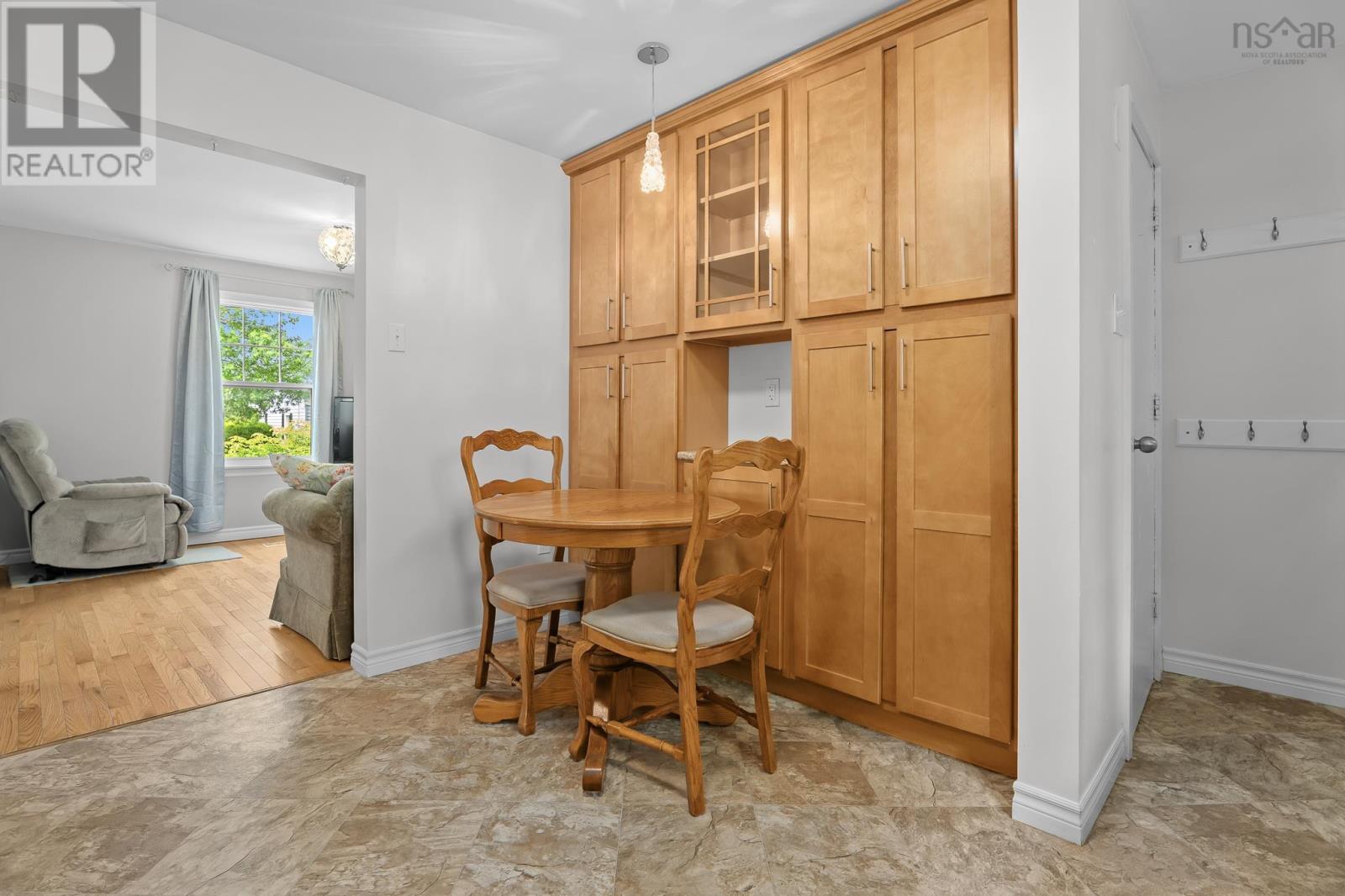6474 Roslyn Road Property Photo 10