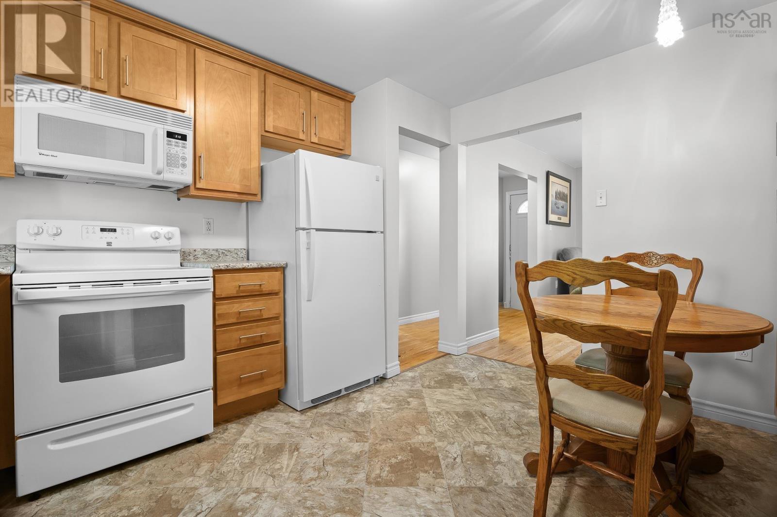 6474 Roslyn Road Property Photo 11