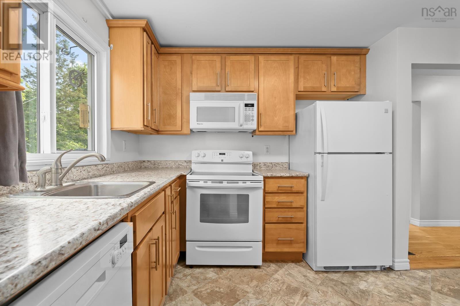 6474 Roslyn Road Property Photo 12