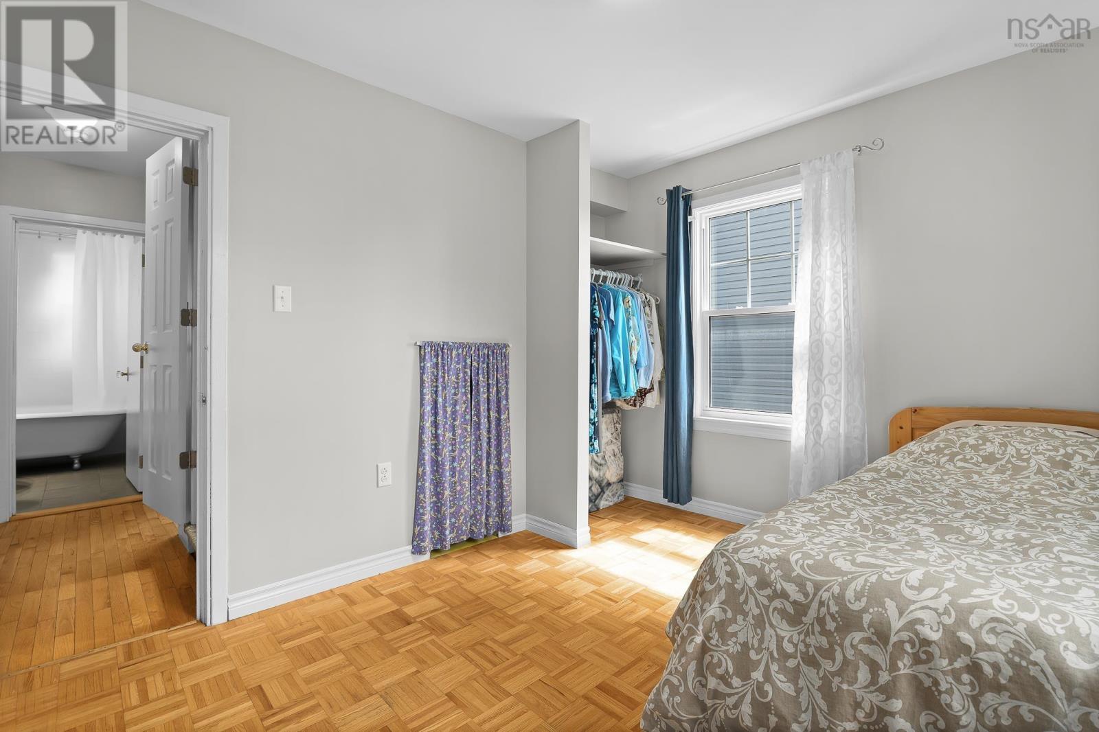 6474 Roslyn Road Property Photo 16