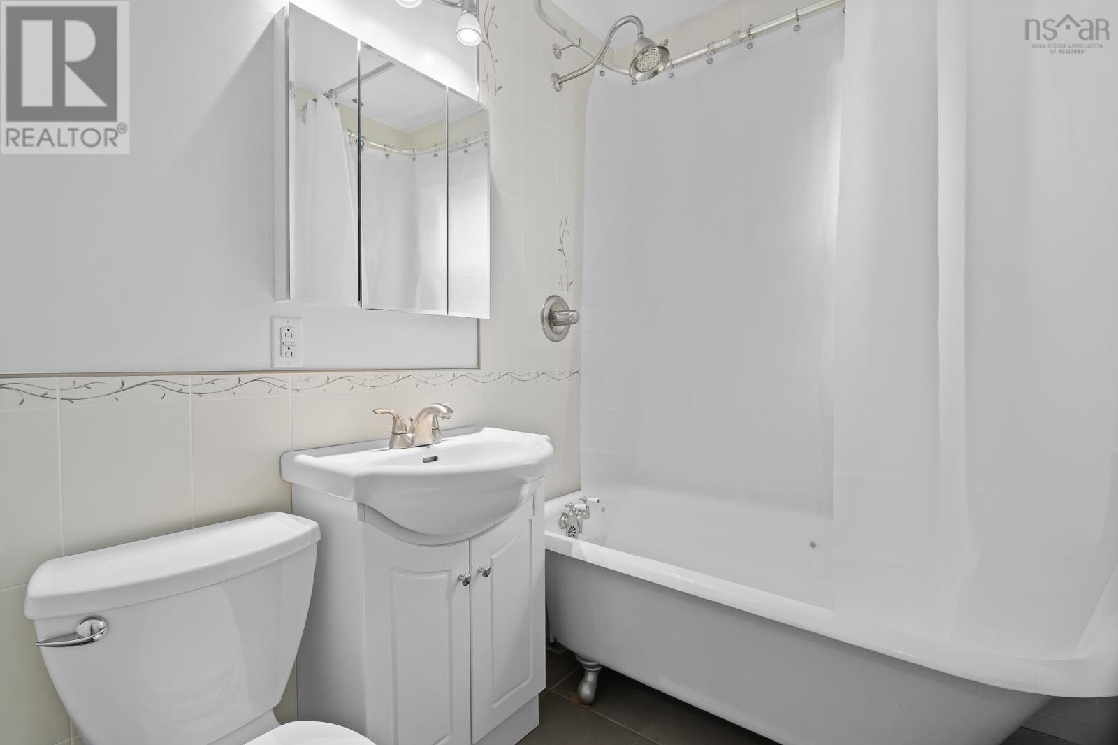 6474 Roslyn Road Property Photo 22