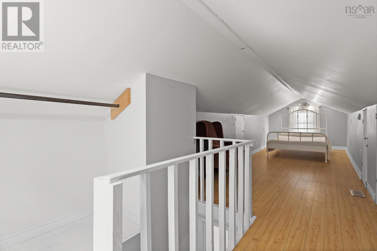 6474 Roslyn Road Property Photo 23