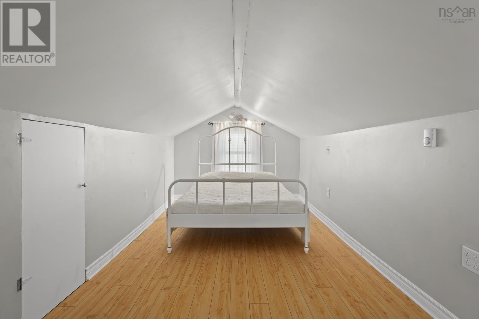 6474 Roslyn Road Property Photo 25