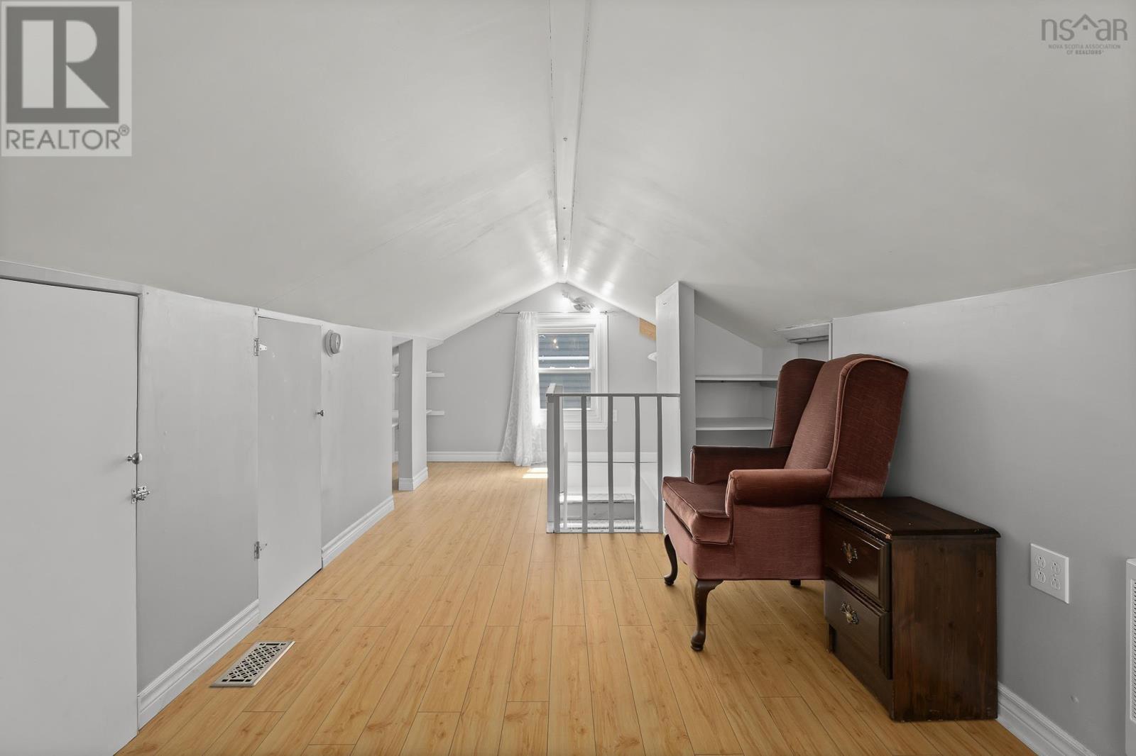 6474 Roslyn Road Property Photo 26