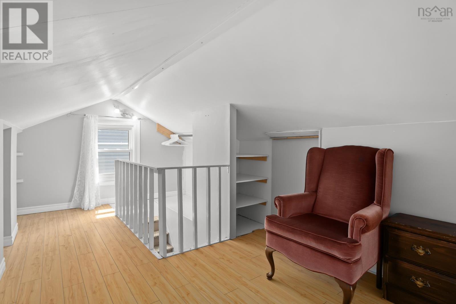 6474 Roslyn Road Property Photo 27