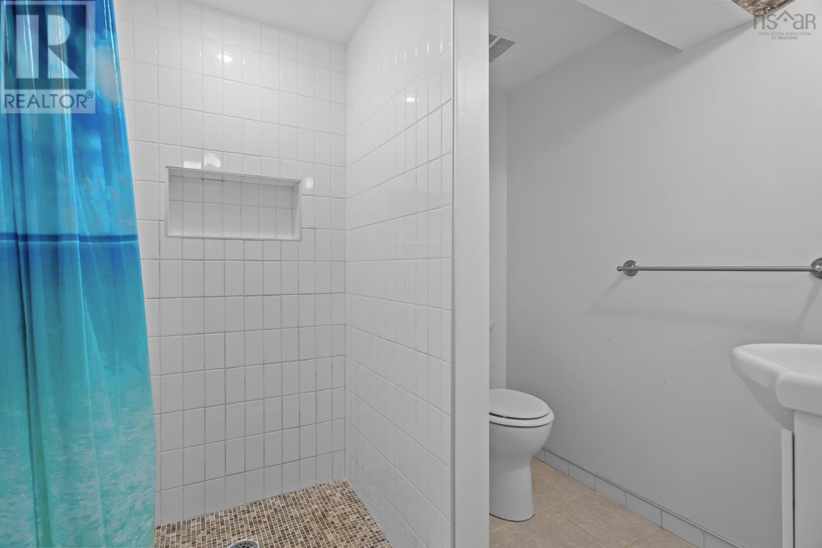 6474 Roslyn Road Property Photo 32