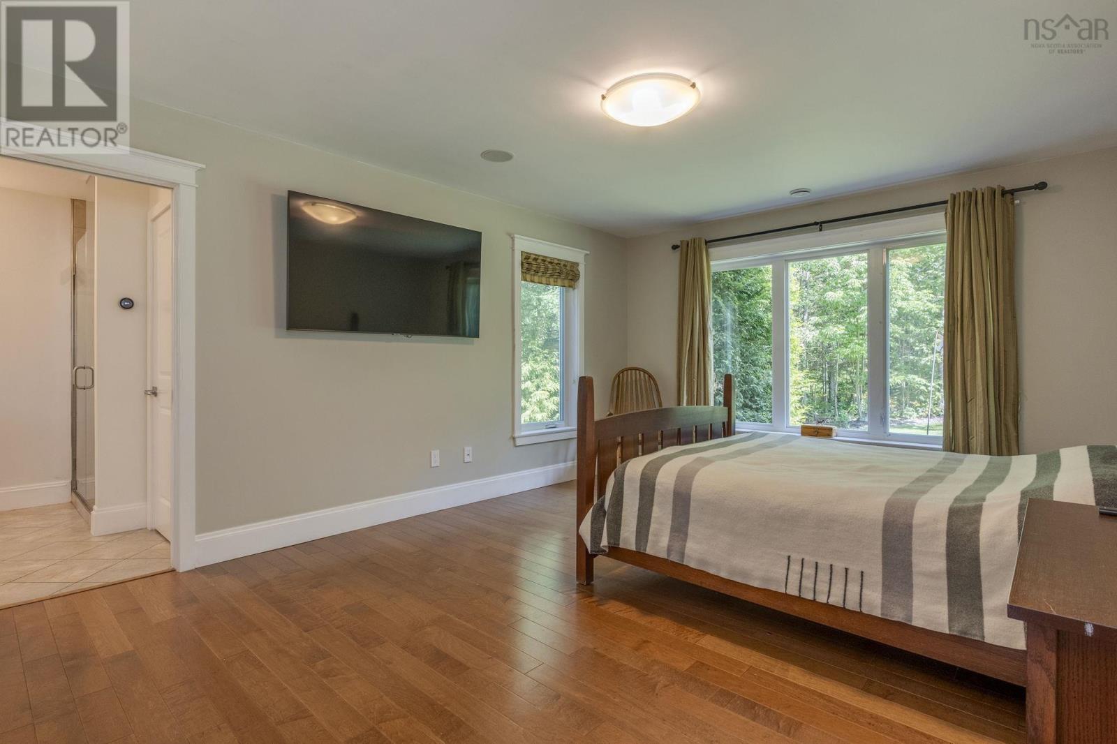 3 Queens Court W Property Photo 26
