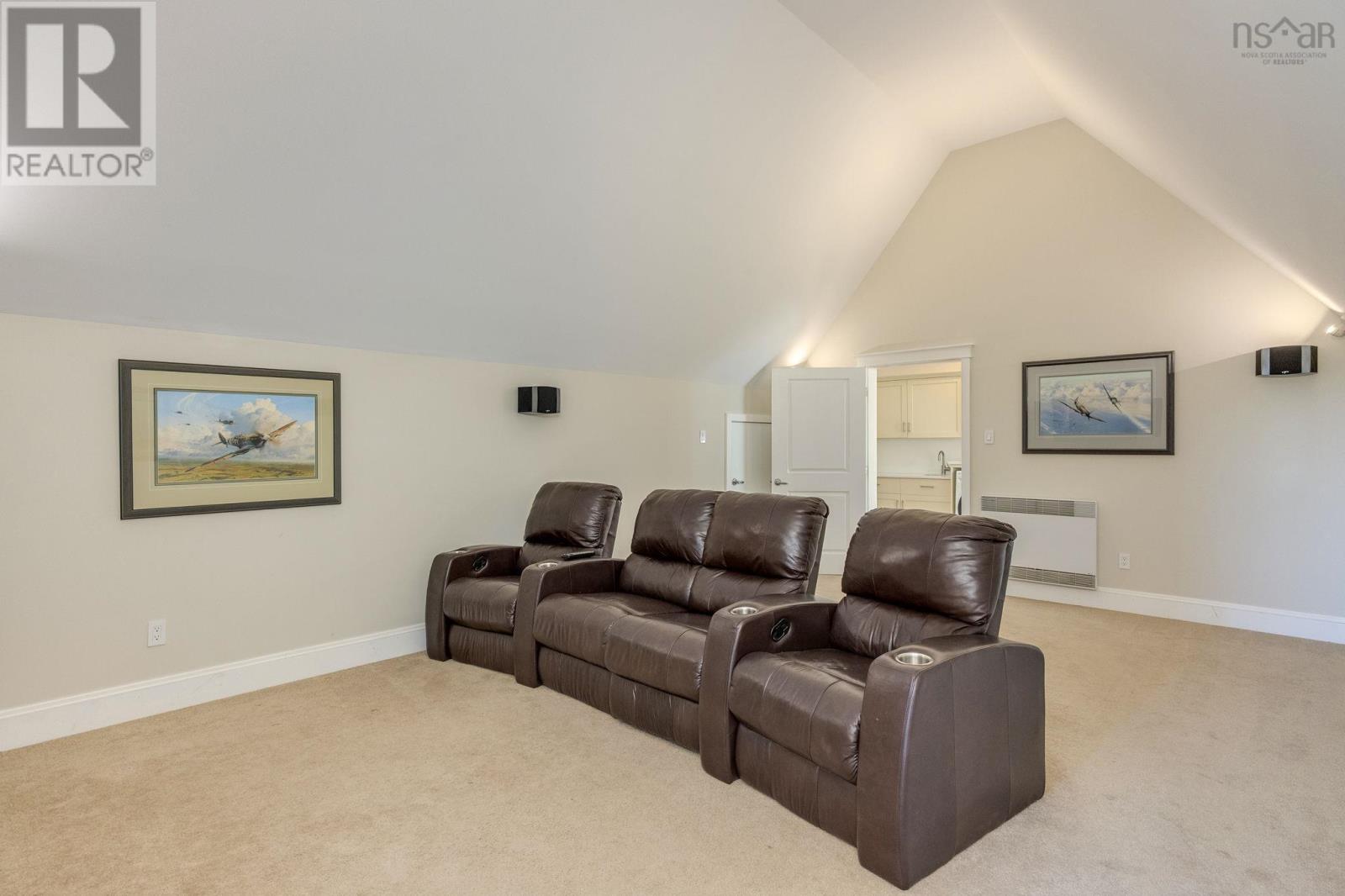 3 Queens Court W Property Photo 38