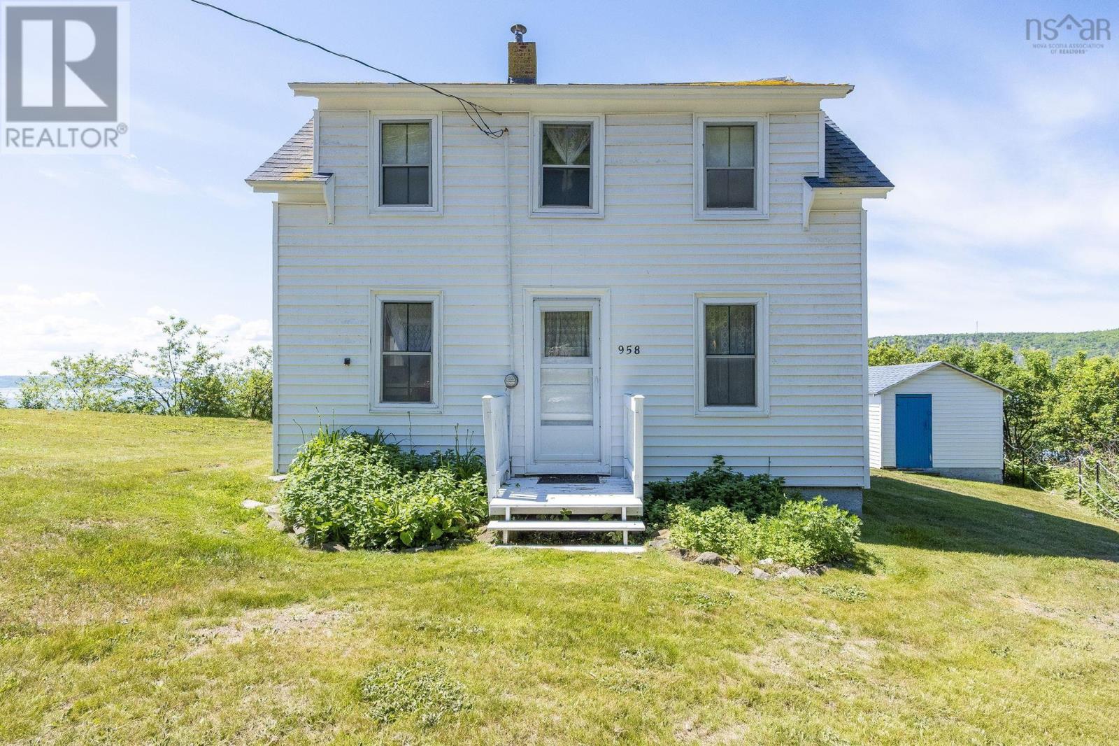 958 Granville Road Property Photo 3