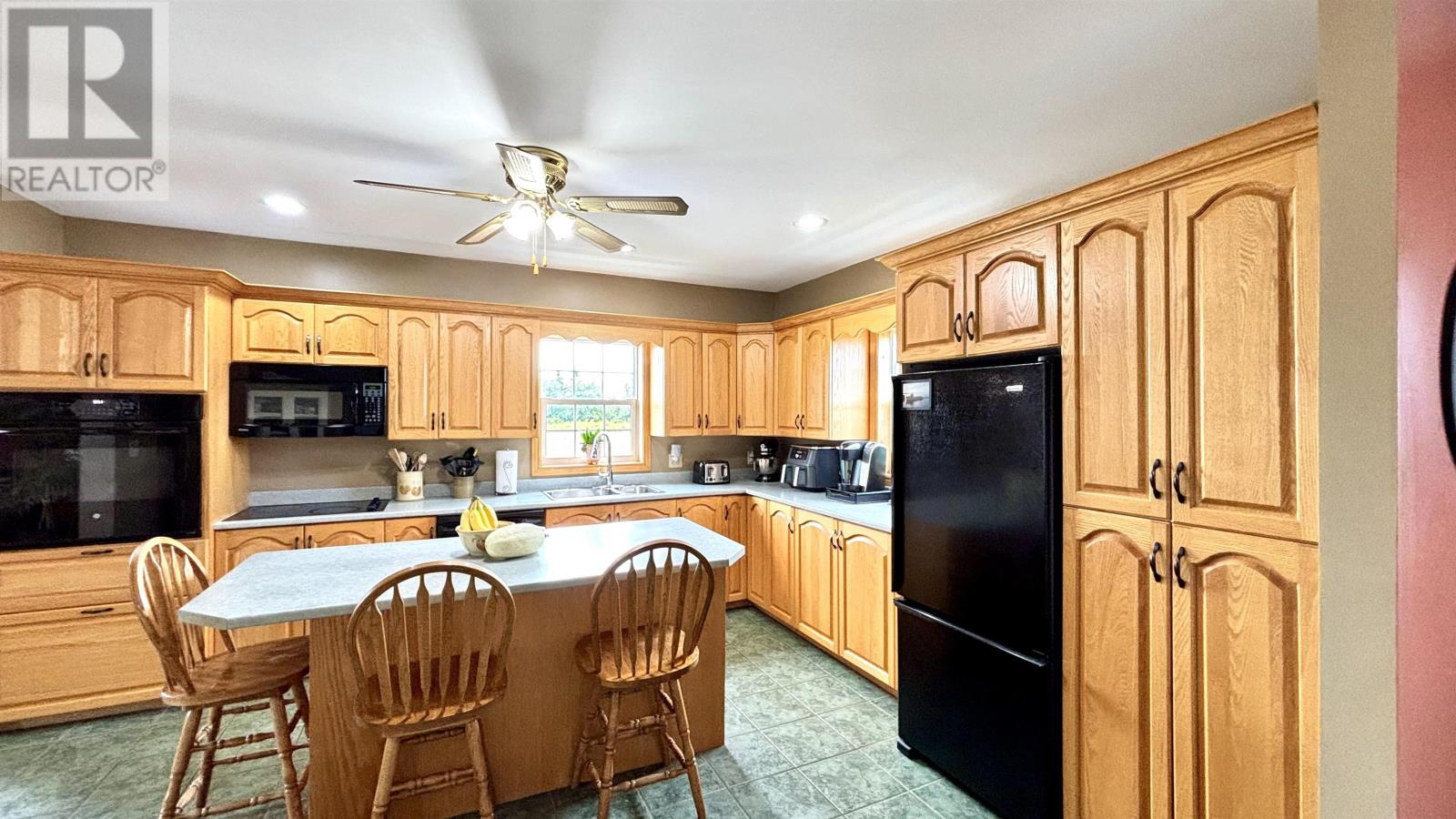 215 Cable Head Road Property Photo 2