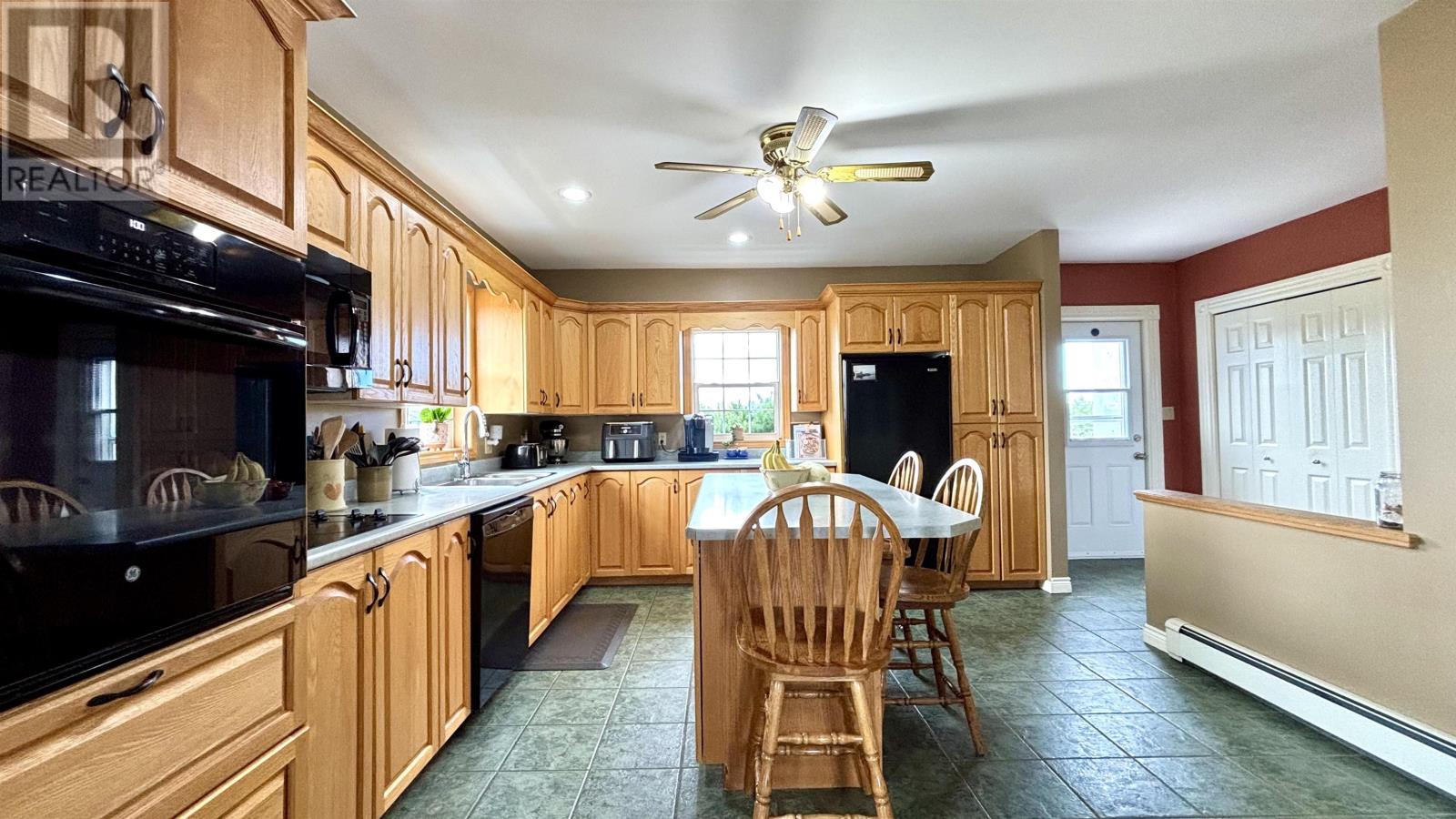 215 Cable Head Road Property Photo 4