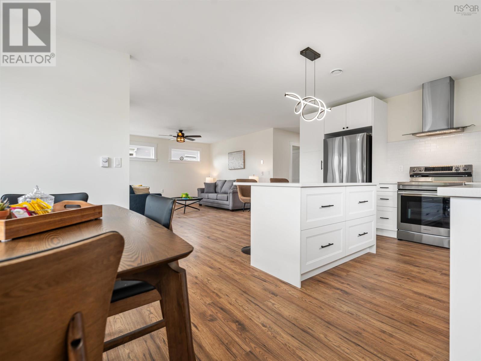 164 Oak Street Property Photo 4