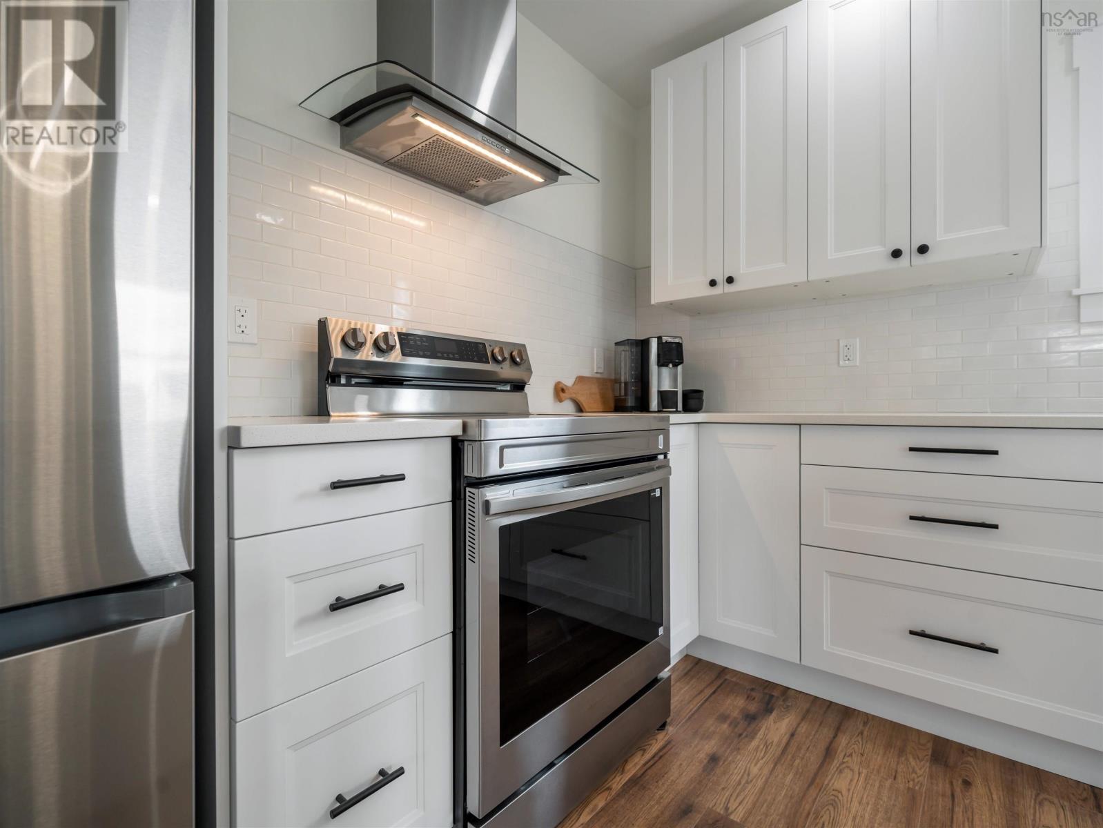 164 Oak Street Property Photo 8