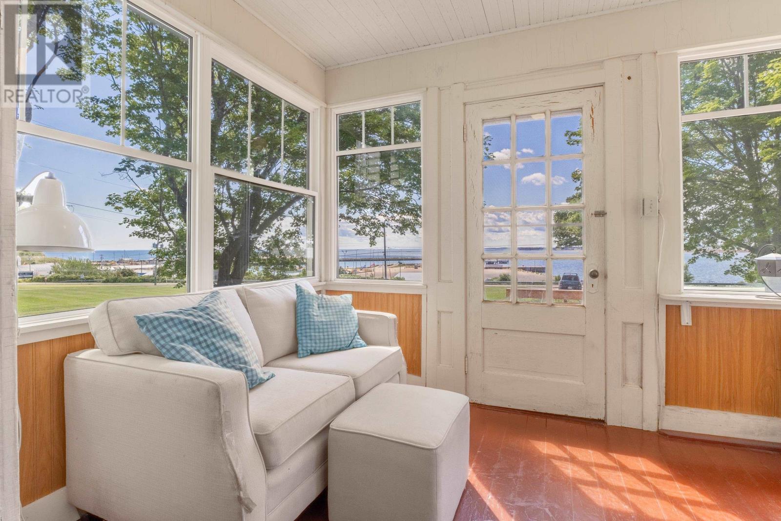 31 Breakwater Street Property Photo 6