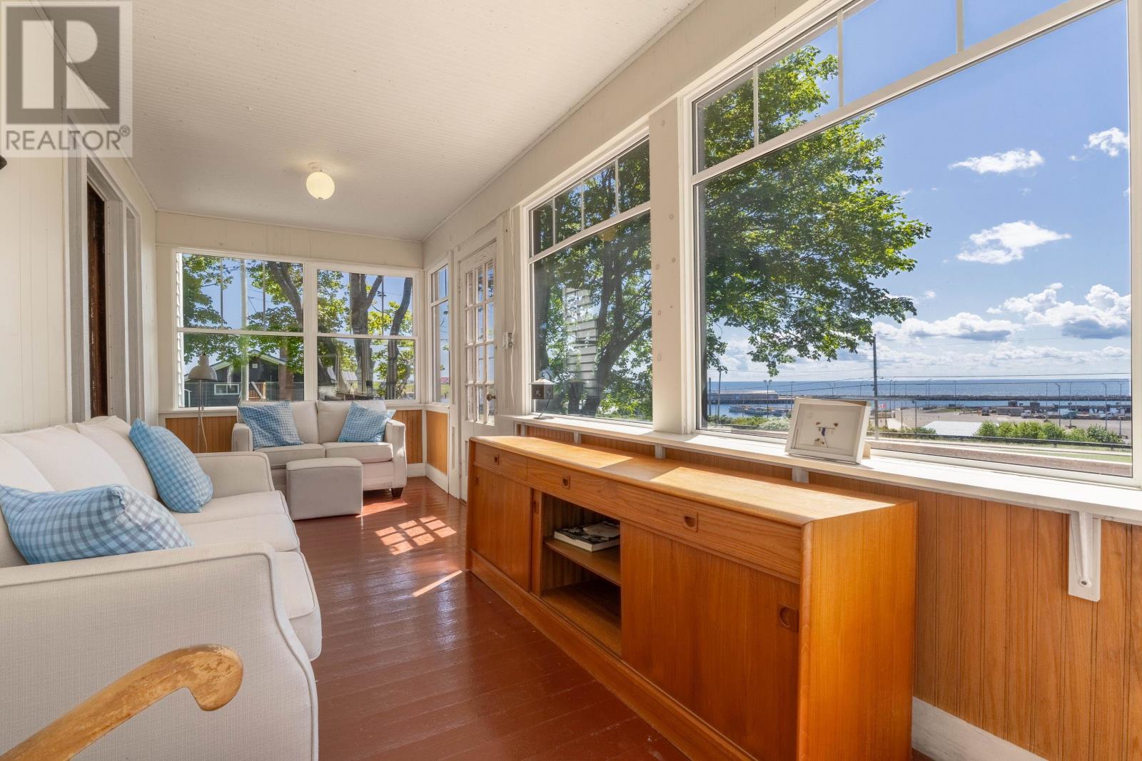 31 Breakwater Street Property Photo 7